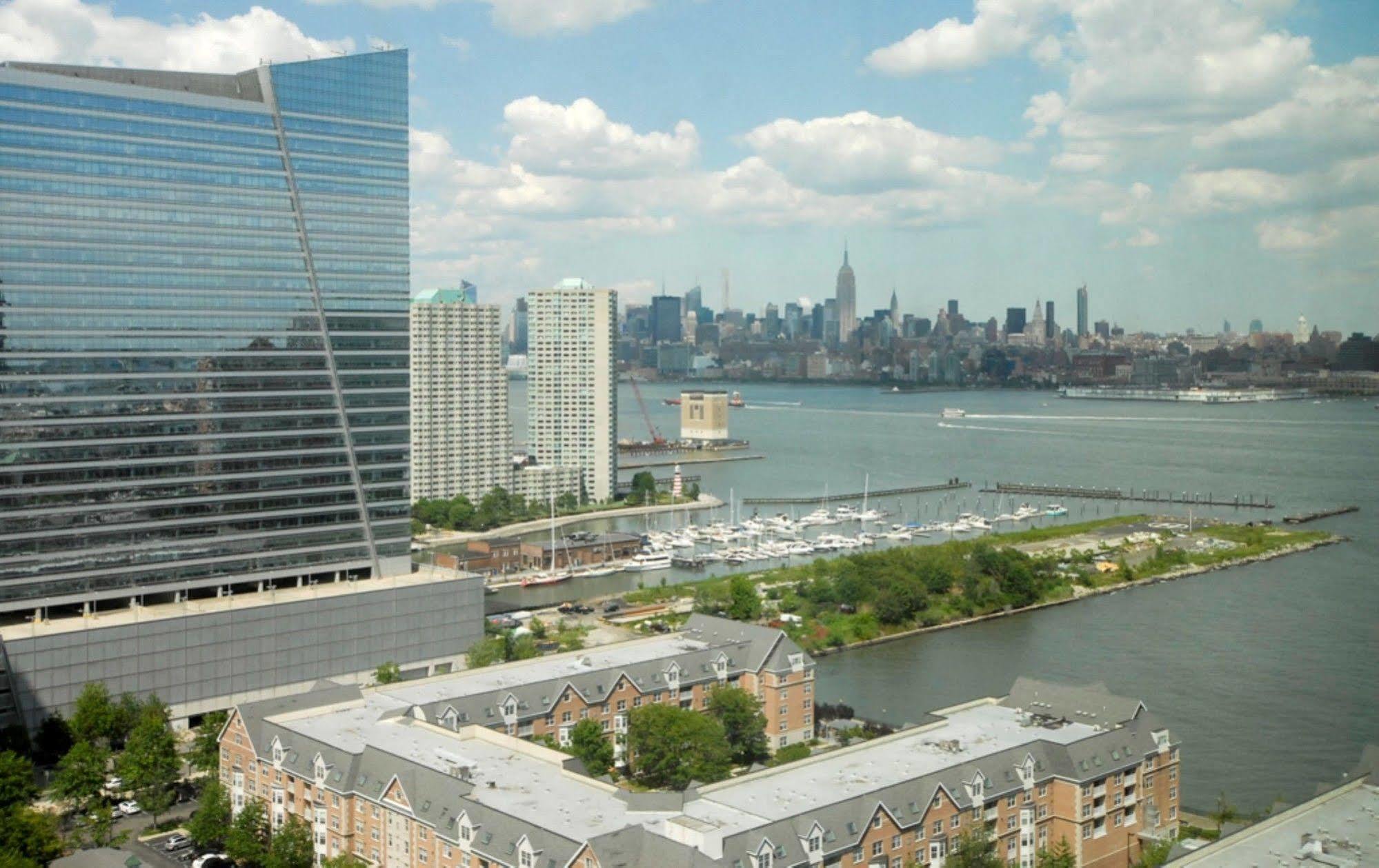 Global Luxury Suites At Newport Jersey City Exterior foto